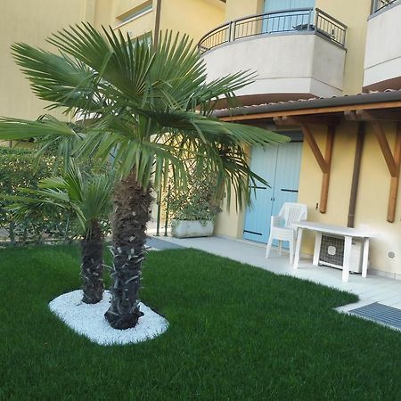 Residence Elisa Piano Terra Con Giardino E Posto Spiaggia Incluso Caorle Room photo