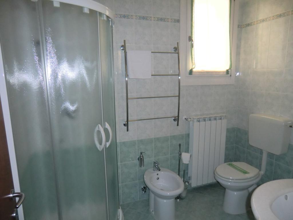 Residence Elisa Piano Terra Con Giardino E Posto Spiaggia Incluso Caorle Room photo